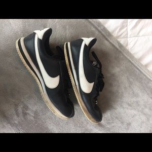 Nuke black and white classic Cortez
